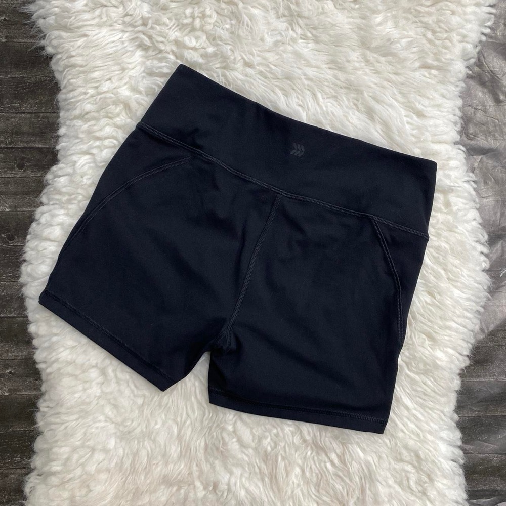BLACK ALL IN MOTION SHORTS ACTIVEWEAR GYM GORPCORE HIKING YOGA PILATES